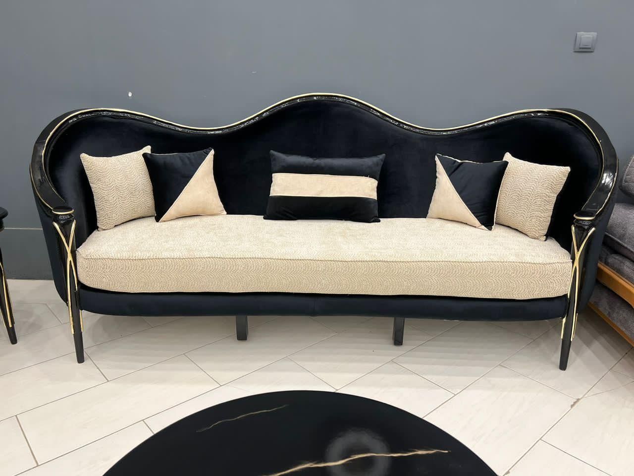 مبل مشکی طلایی شرایط ویژه|مبلمان خانگی و میز عسلی|قزوین, |دیوار