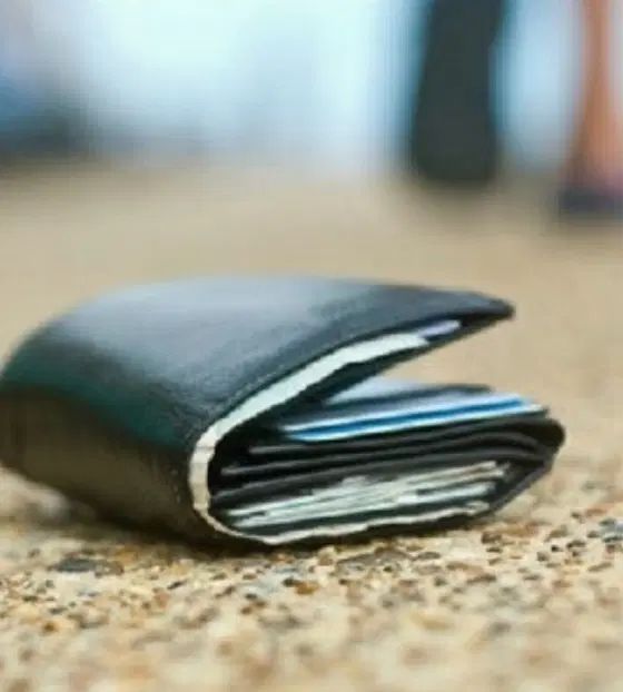 کیف مدارک گمشده|اشیا|رشت, نخودچر|دیوار