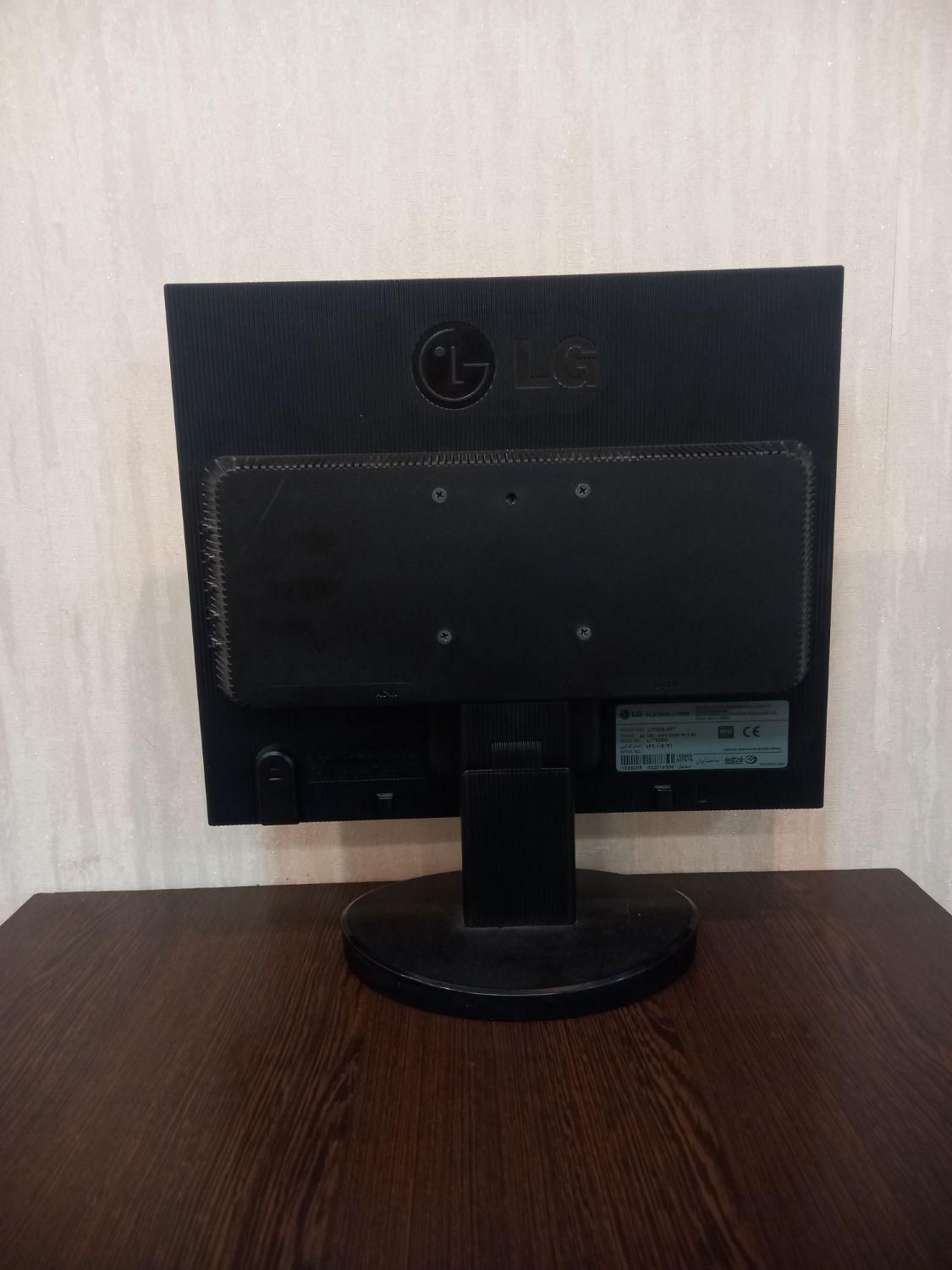 مانیتور ۱۷ ال جی مدل L1752S|قطعات و لوازم جانبی رایانه|رشت, بازار|دیوار