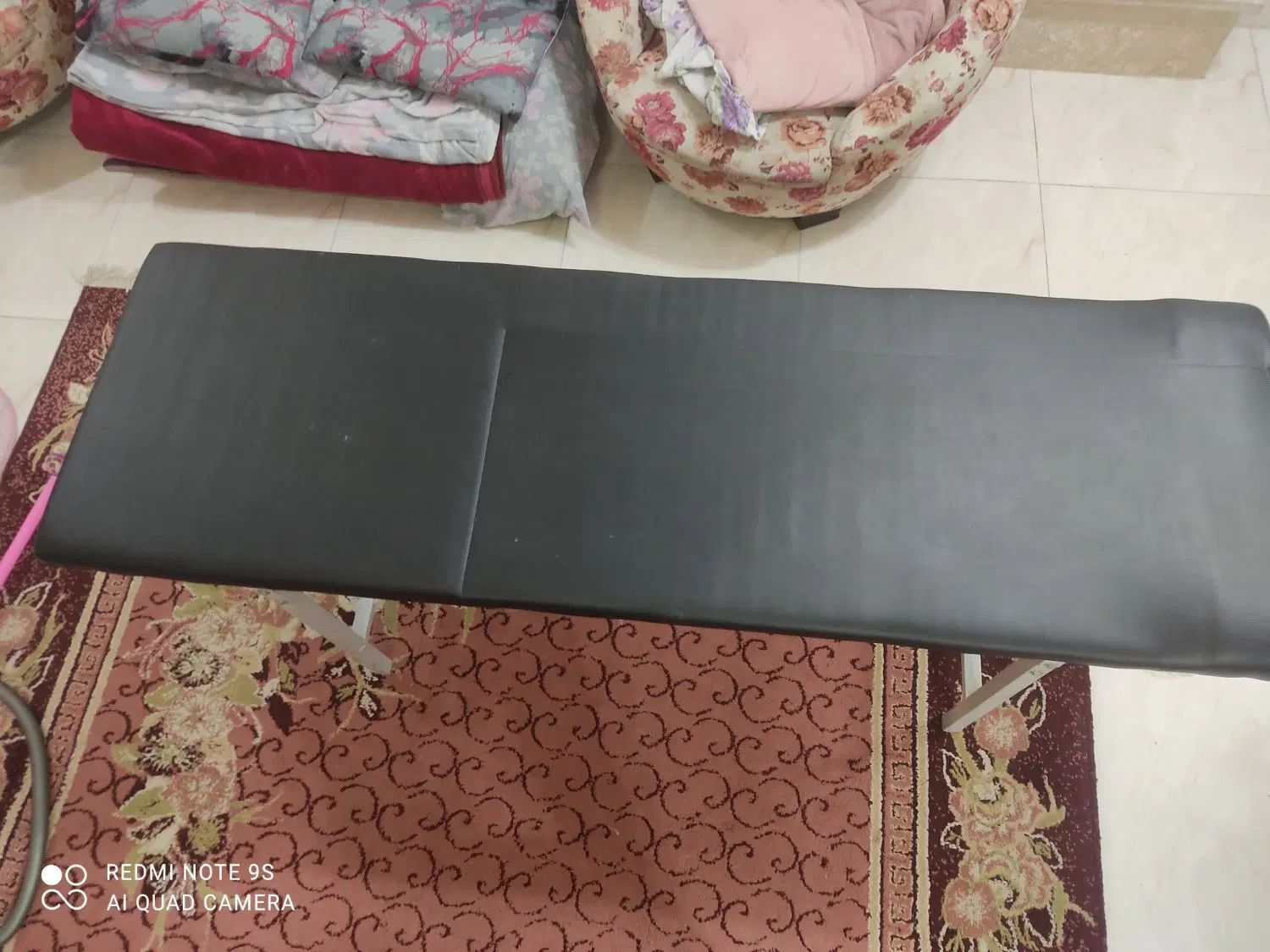 تخت اپلاسیون وماساژ به همراه میز منشی و ناخون|آرایشگاه و سالن‌های زیبایی|رشت, شهرک صبا|دیوار