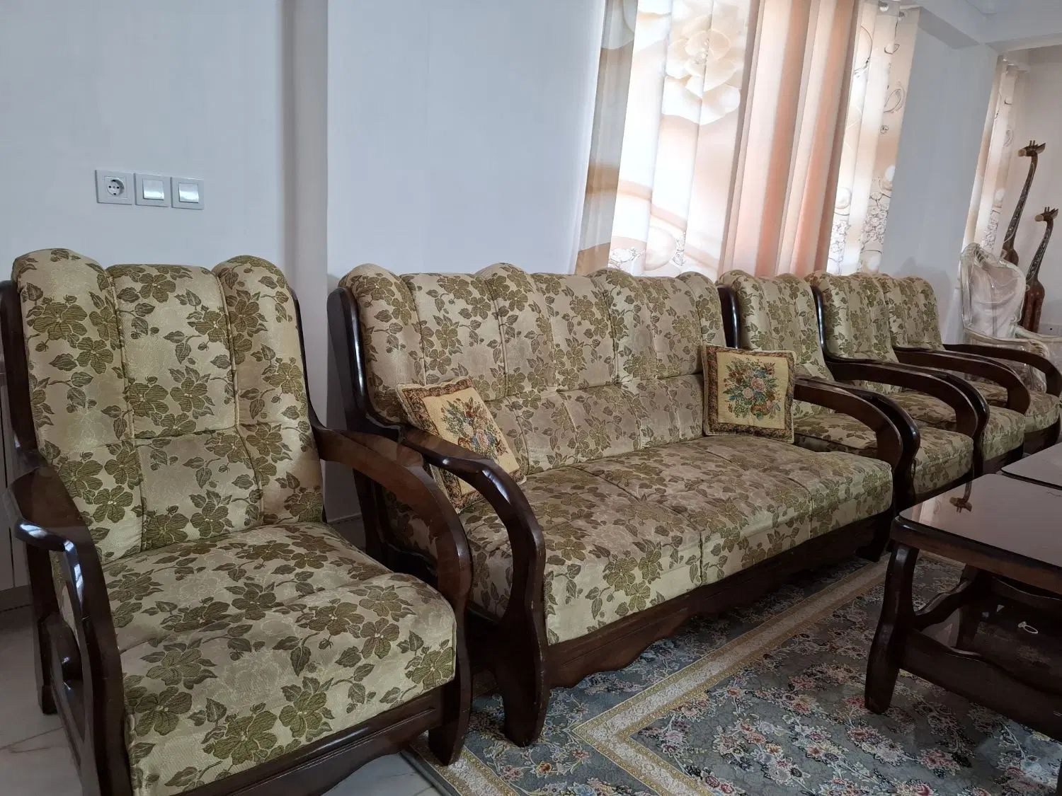 مبلمان ۷نفرهو۲عددمیزتلوزیون یکجا به فروش می رسد|مبلمان خانگی و میز عسلی|کومله, |دیوار
