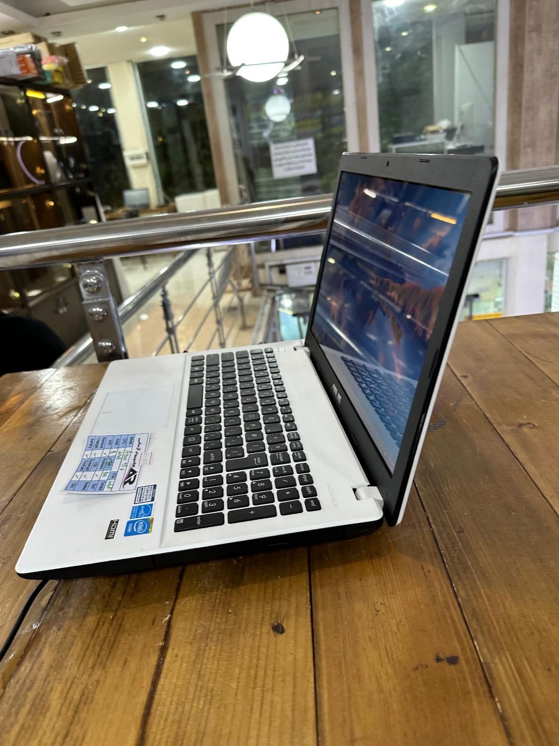 لپ تاپ ایسوس سفید اینتل حافظه۵۰۰ رم8 Asus|رایانه همراه|شیراز, زرهی|دیوار