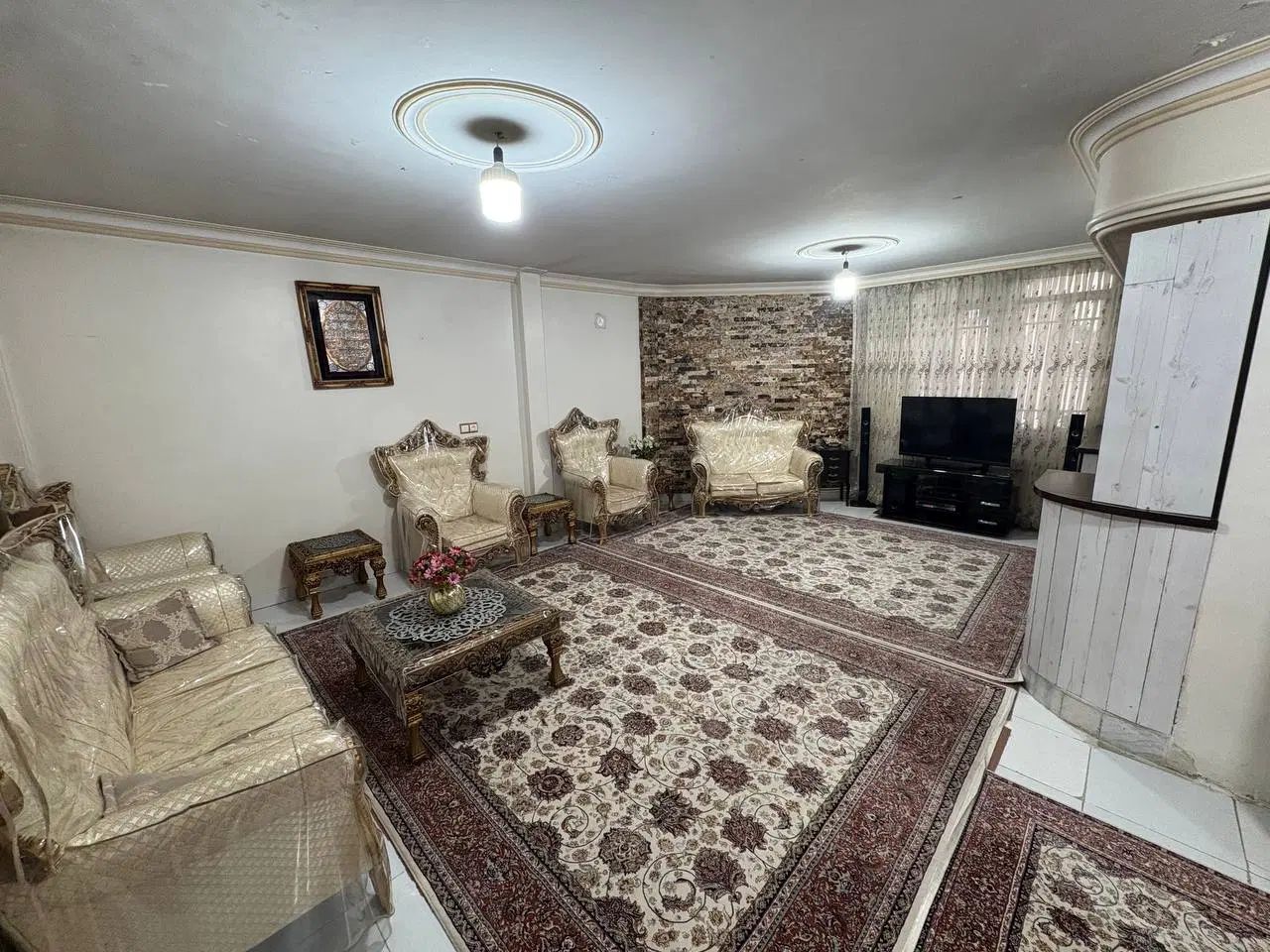 ۸۳ متر سنددار طبقه اول با پارکینگ سندی رو به نما|فروش آپارتمان|کرج, گلشهر|دیوار