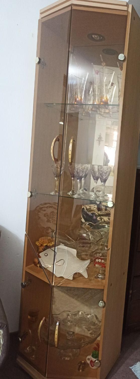 دو عدد ویترین بهمراه یک عدد میز تلویزیون|میز تلویزیون|رشت, دیانتی|دیوار