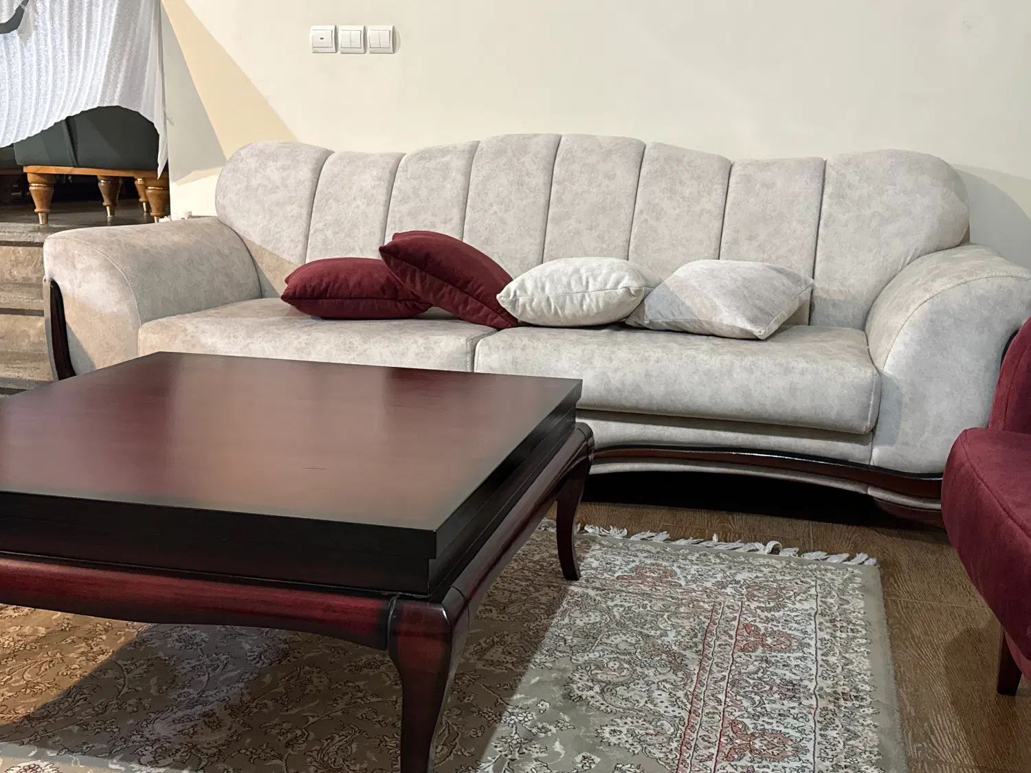 مبل راحتی کلایسک تشک دوبل وبه همراه نهارخوری سالم|مبلمان خانگی و میز عسلی|تهران, گیشا|دیوار