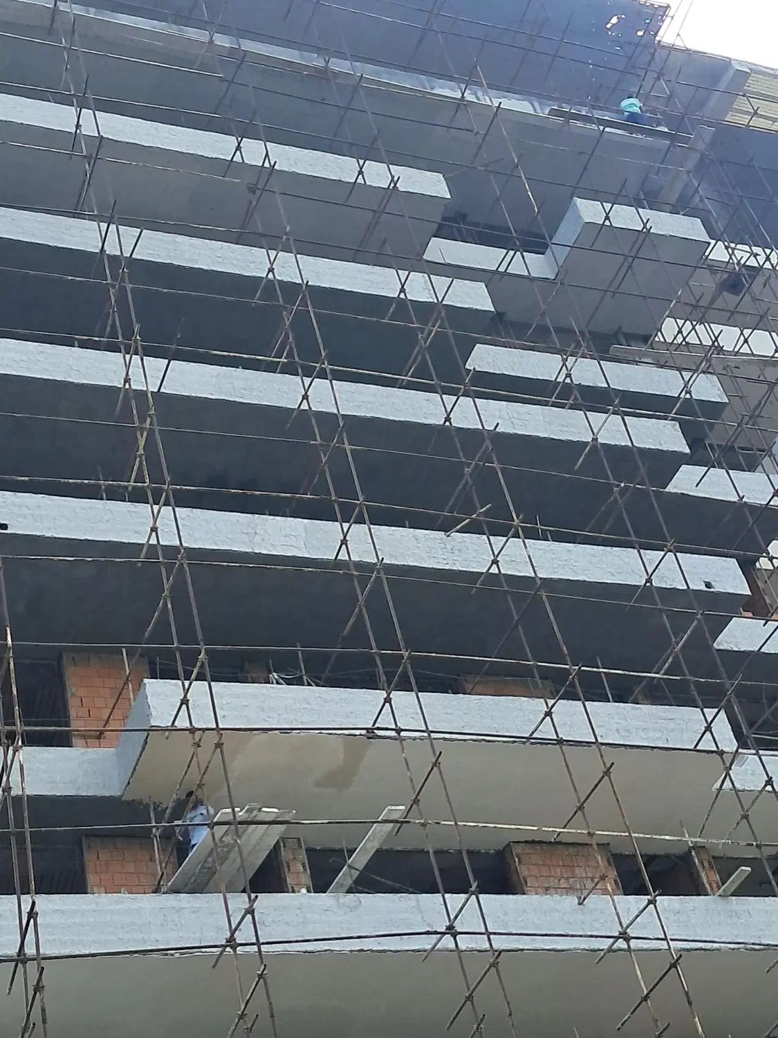 به تعدادی کارگر ساده ساختمانی و بنا نیازمندیم|استخدام معماری، عمران و ساختمانی|رویان, |دیوار