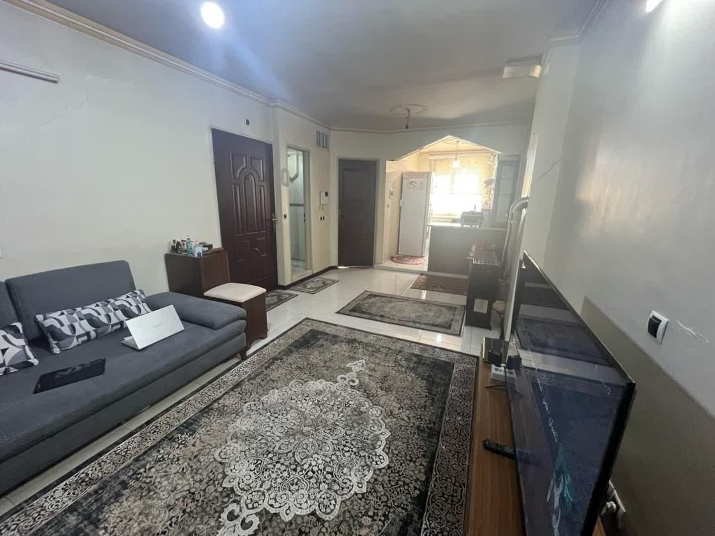 ۵۰ متر / سال ۹۵ / میدان سبلان / پارکینگ سندی|فروش آپارتمان|تهران, لشکر|دیوار
