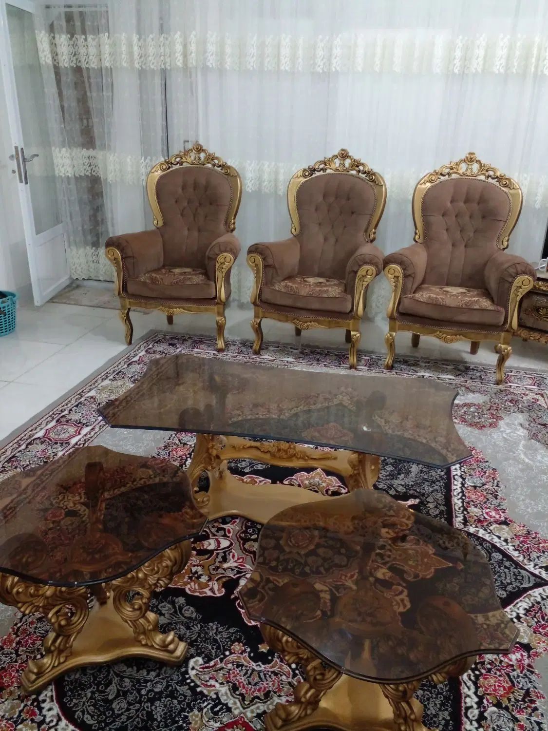 مبل نه نفره راحتی درحدنو با میز مبلمان سلطنتی|مبلمان خانگی و میز عسلی|نجف‌آباد, کهریزسنگ|دیوار