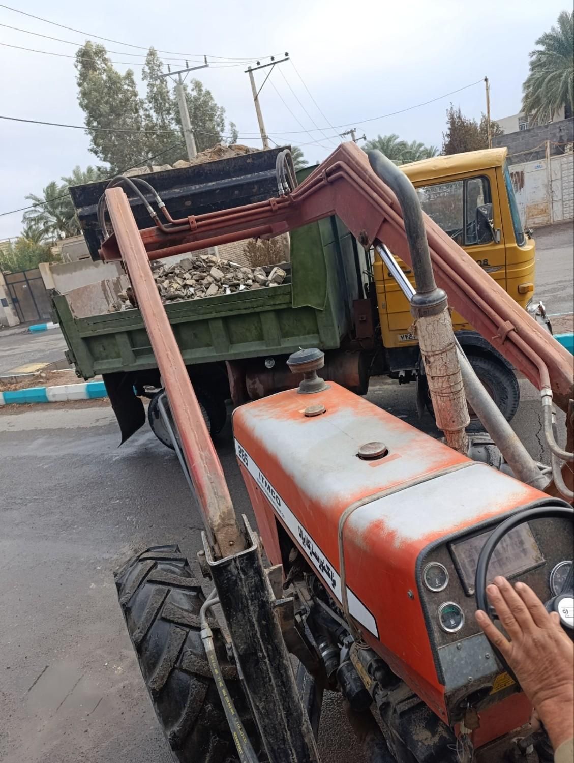 خاور تراکتور بیل مکانیکی برای انواع شن/ نخاله/کرسی|خدمات حمل و نقل|بم, |دیوار