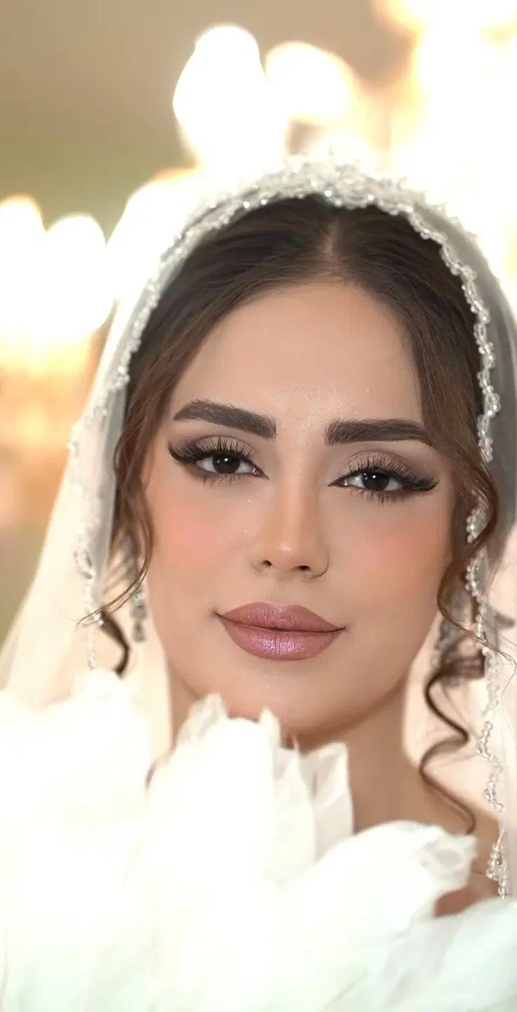 میکاپ و شینیون حرفه ای با قیمت ویژه|خدمات آرایشگری و زیبایی|اصفهان, چشمه باقرخان|دیوار
