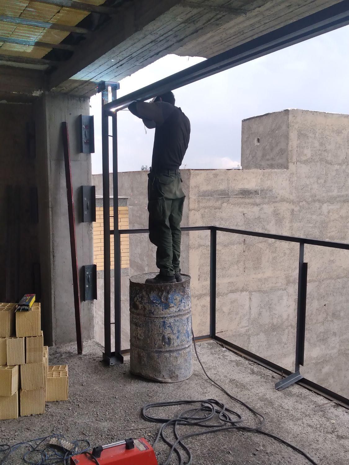 خدمات جوشکاری واهن کشی اسانسورو نبش کشی و وال پست|خدمات پیشه و مهارت|تبریز, |دیوار