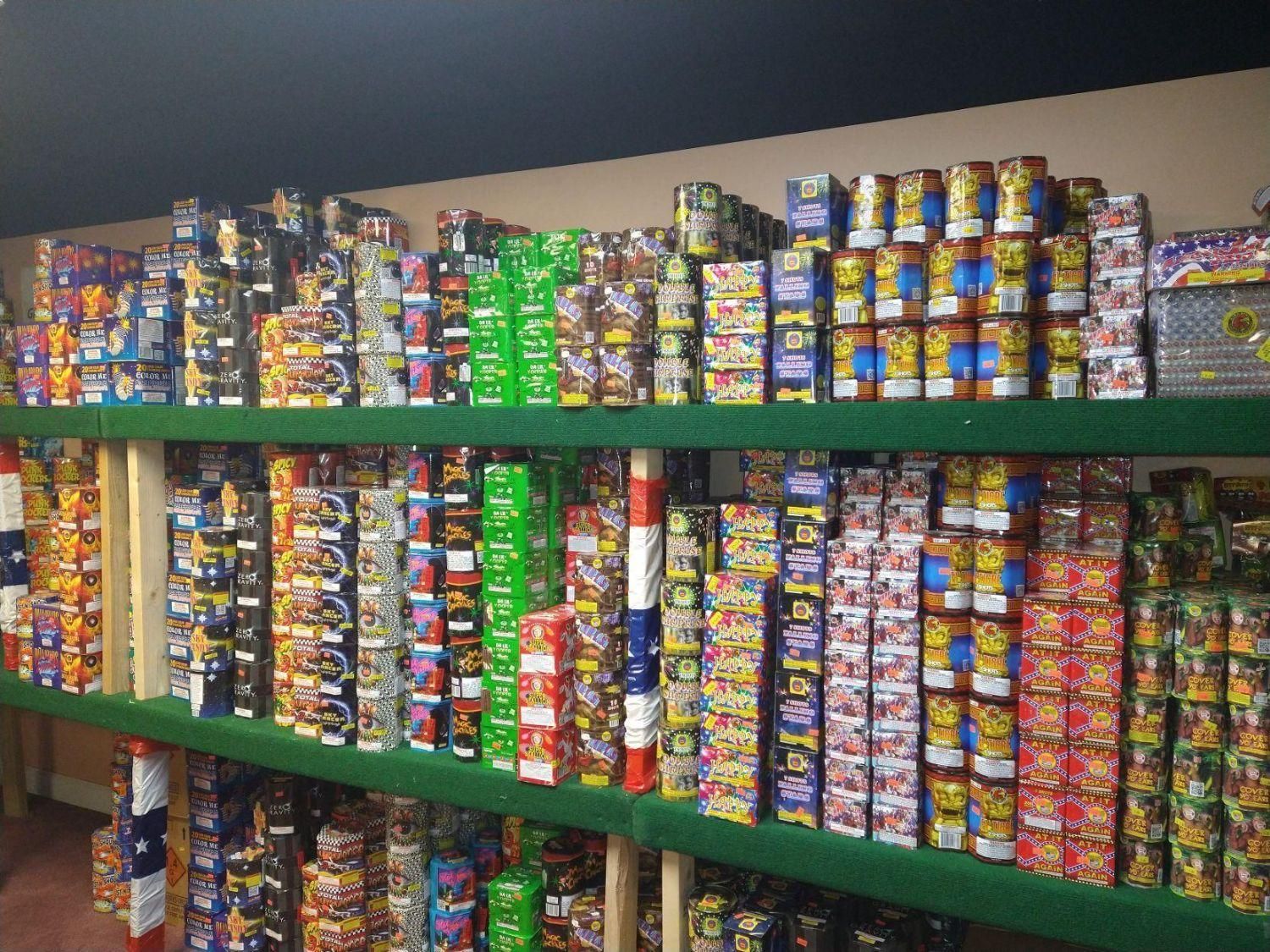 وسایل آتش بازی و نورافشانی شادپاش + ارسال رایگان|اسباب‌‌بازی|کرمان, |دیوار