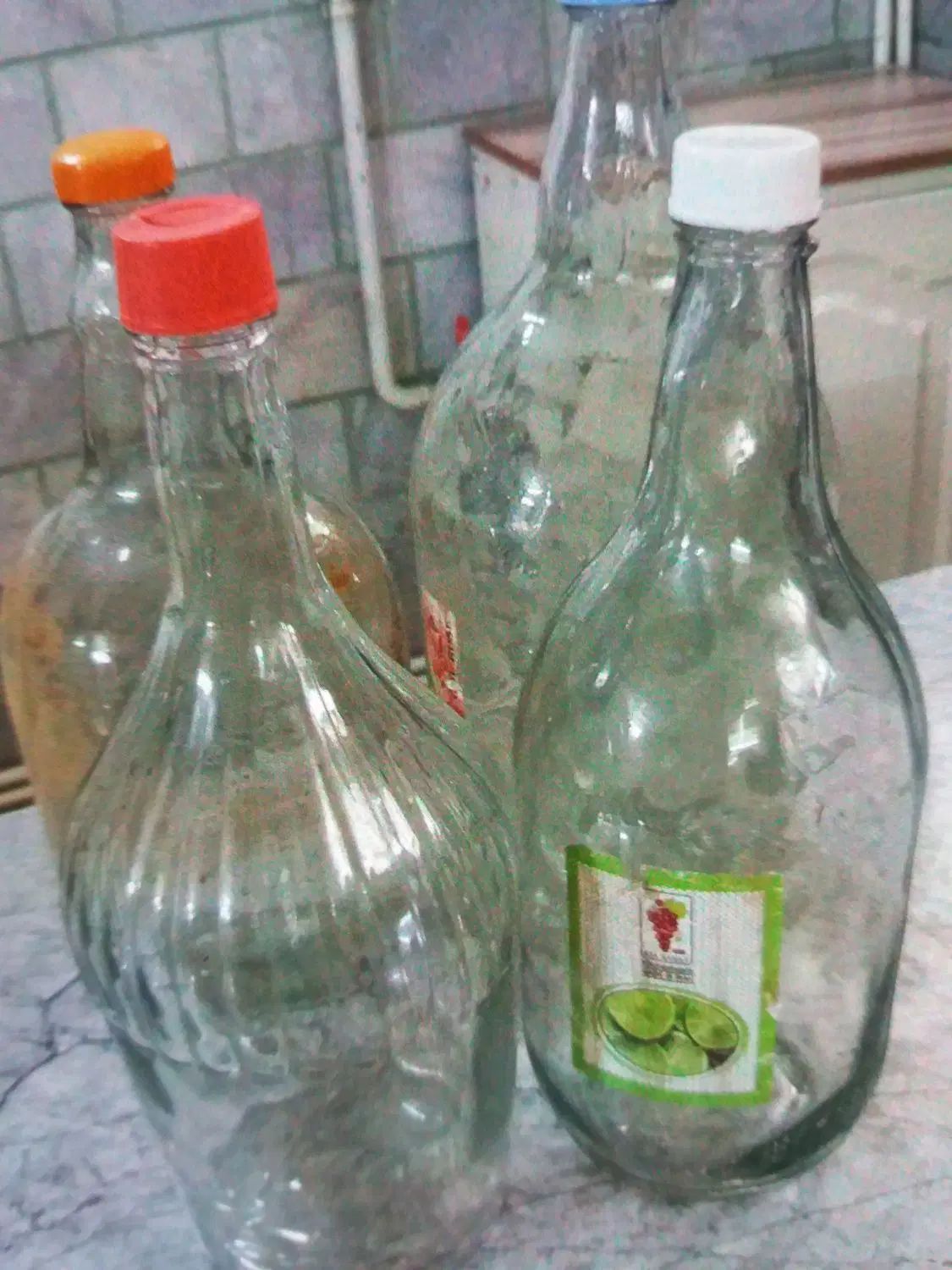 بطری بزرگ|ظروف نگهدارنده، پلاستیکی، یک‌بارمصرف|کرج, اصفهانی‌ها|دیوار