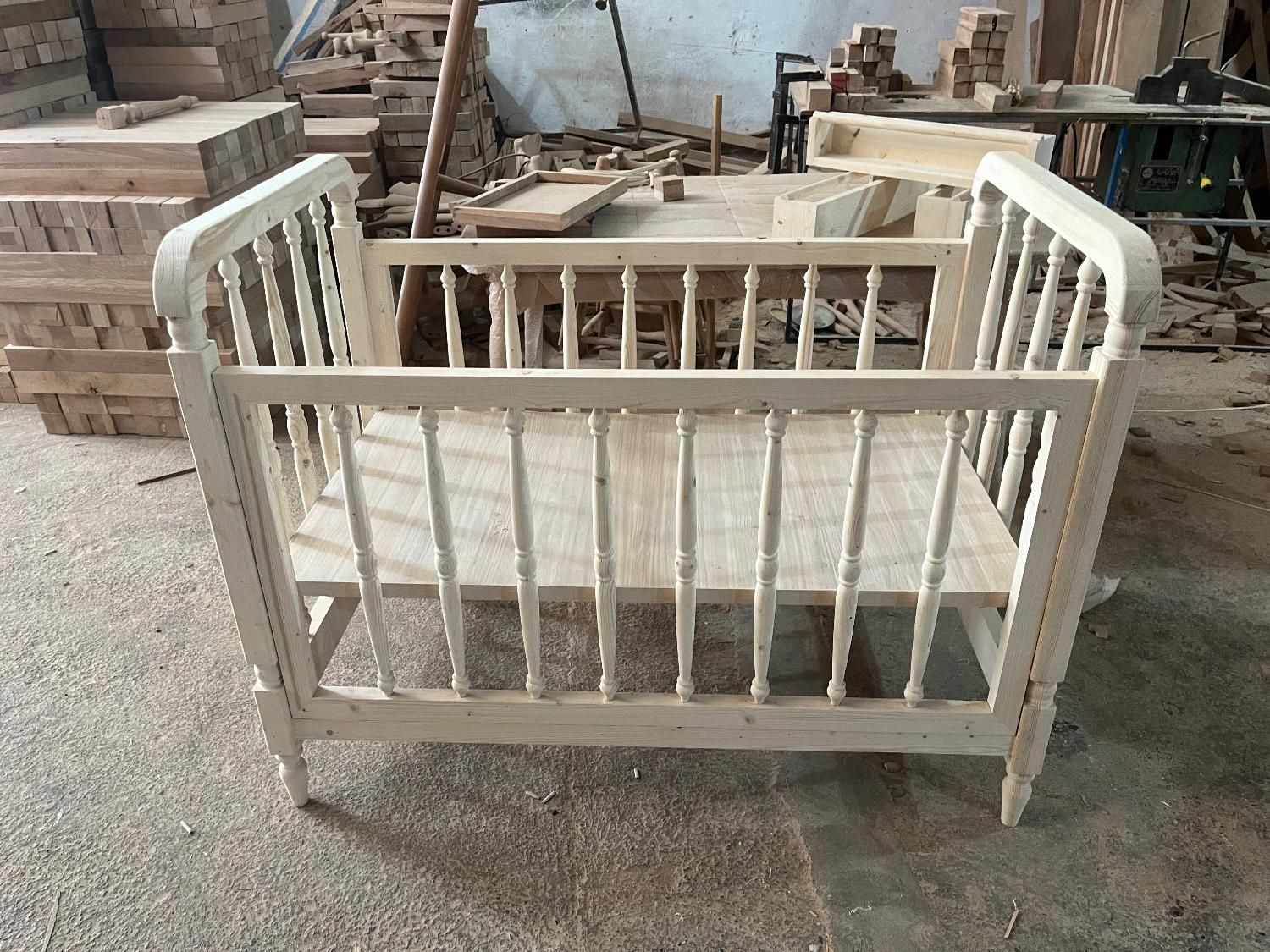 تخت خواب چوبی بزرگ سال کودک و نوزاد گهواره چوبی|تخت و صندلی بچه|مشکیندشت, |دیوار