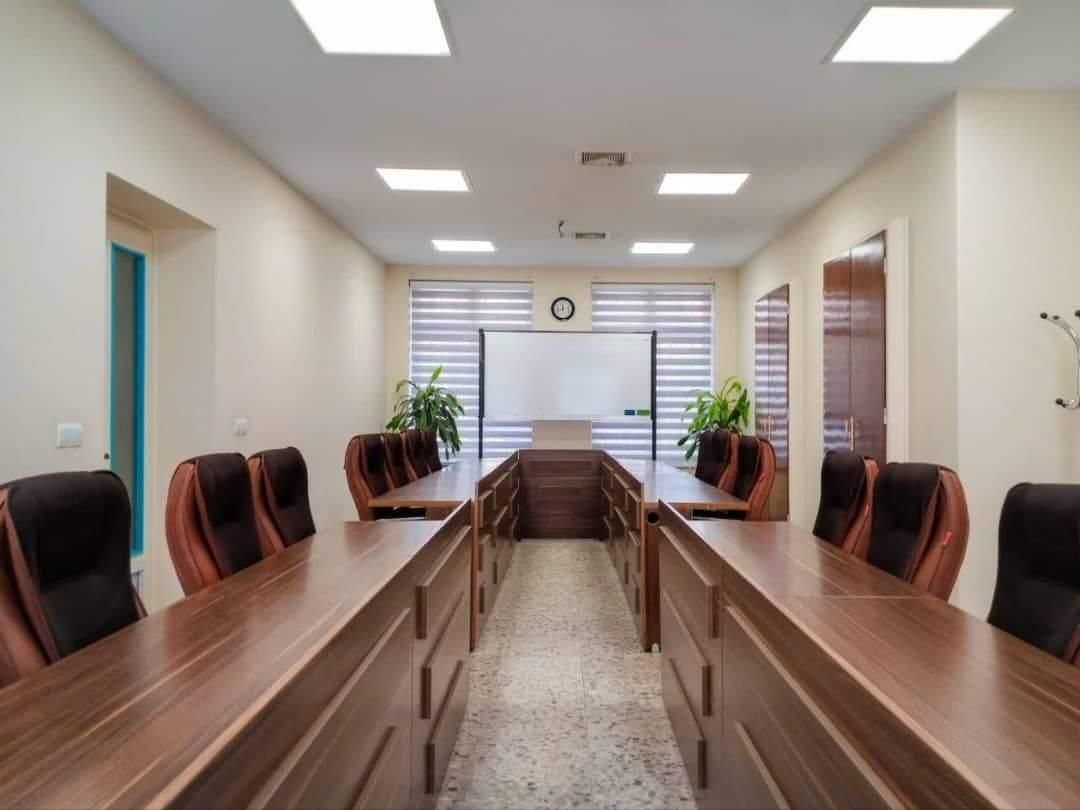 سالن کنفرانس، اتاق کنفرانس، اتاق جلسات|اجارهٔ کوتاه‌مدت دفتر کار و فضای آموزشی|تهران, قبا|دیوار