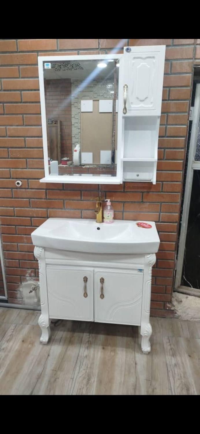 روشویی پایهدار کلاسیک + آیینه کمددار|لوازم سرویس بهداشتی|زاهدان, |دیوار