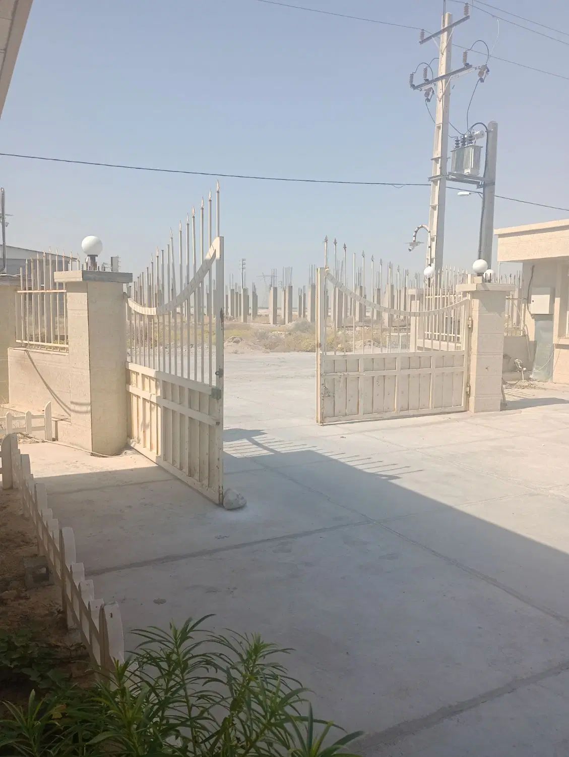 نیازمند کارگر انبار|استخدام خدمات فروشگاه و رستوران|برازجان, |دیوار