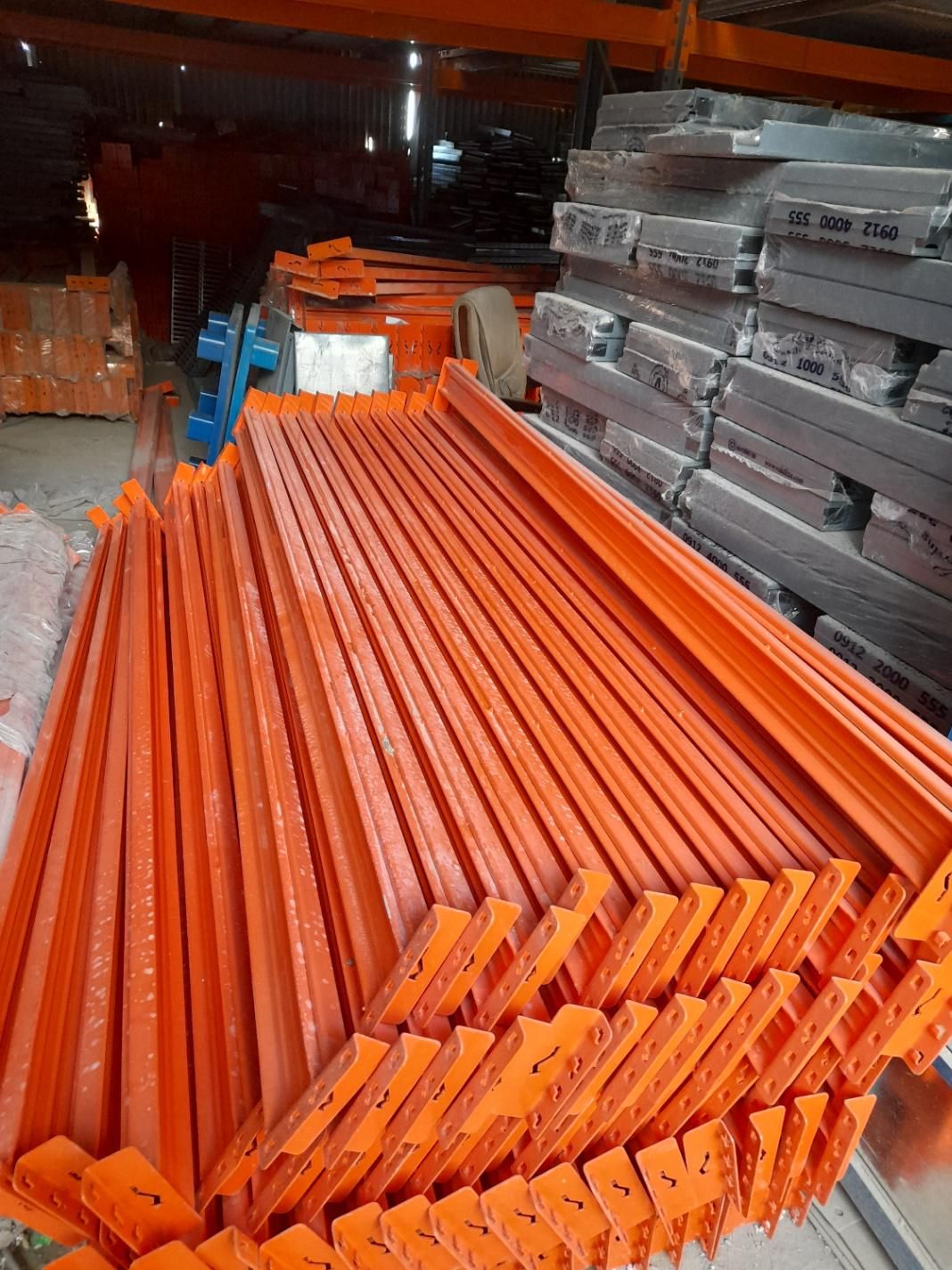 قفسه های آبی و نارنجی ایزی راک نیمه سنگین|فروشگاه و مغازه|اصفهان, عطار نیشابوری|دیوار