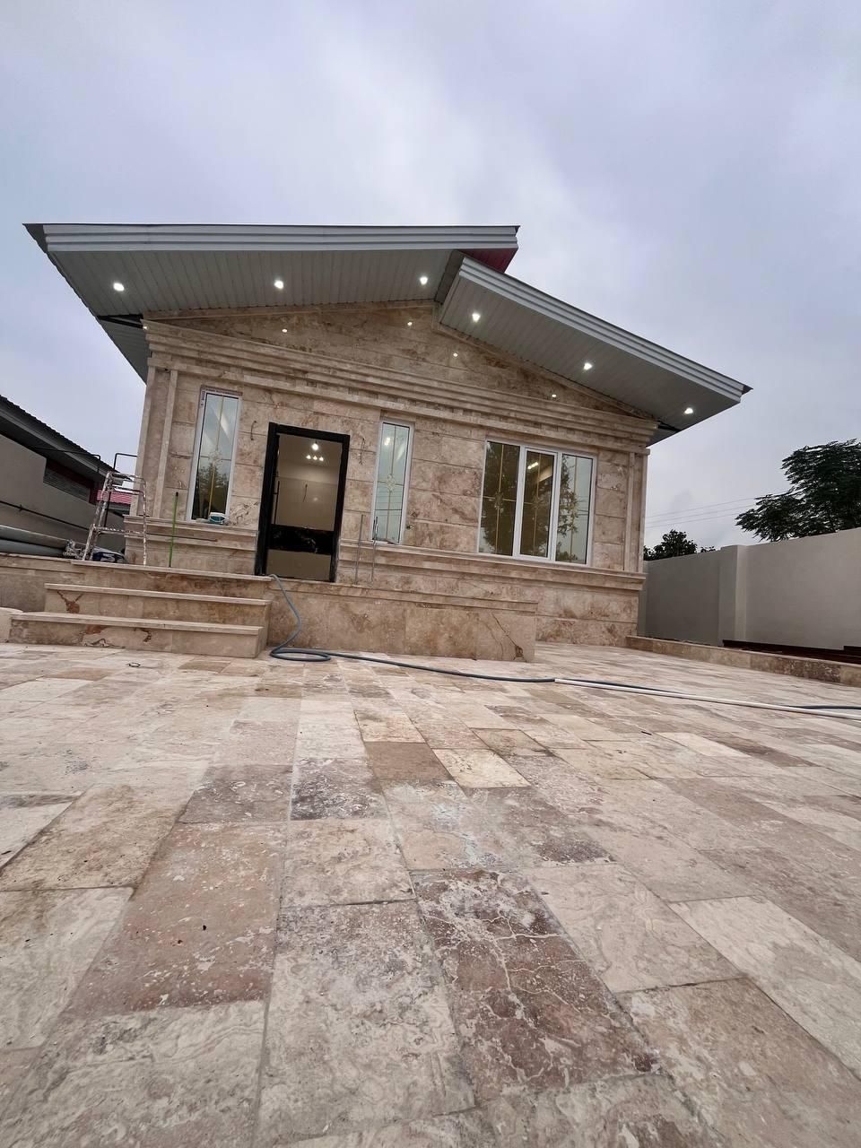 ۳۰۰متر ویلای نوساز/نما تراورتن/شهرکی|فروش خانه و ویلا|رضوانشهر, |دیوار