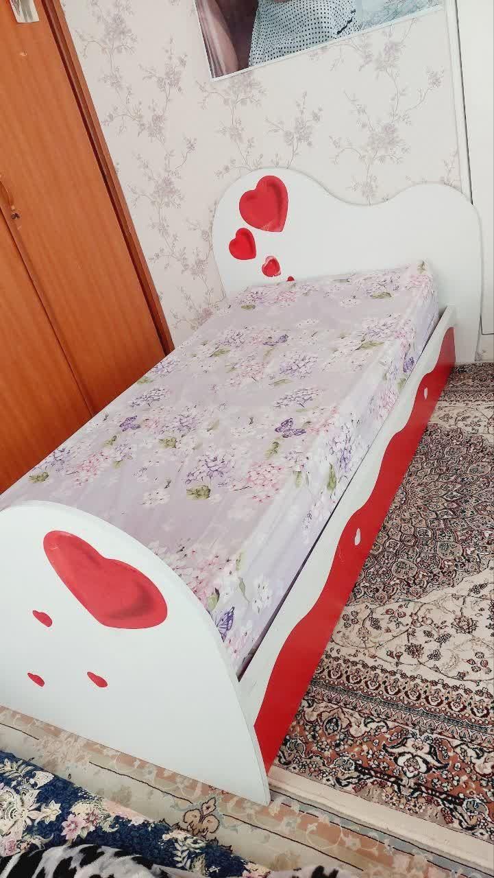 تخت خواب  چوبی یک‌نفره همراه با خوشخواب رویال|تخت و سرویس خواب|فردوس (خراسان), |دیوار