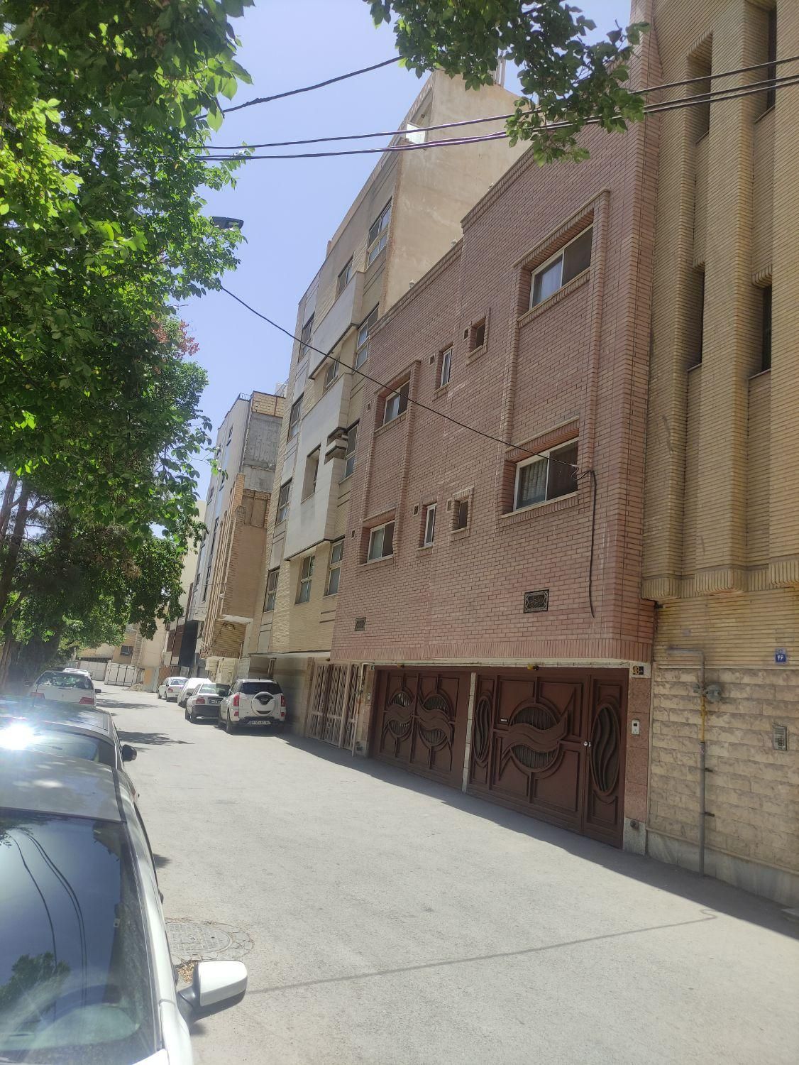اجاره خانه ویلایی 300 متری 3طبقه مشتاق ابتدای حمزه|اجارهٔ خانه و ویلا|اصفهان, فرهنگیان|دیوار