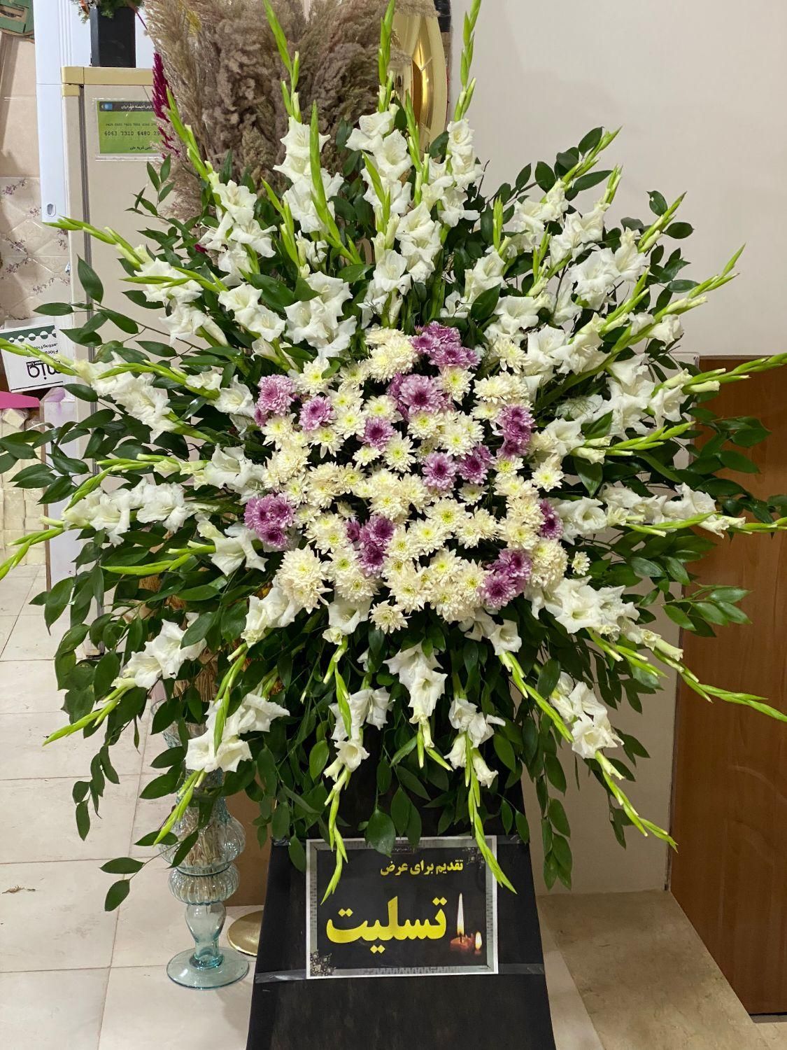 تاج گل ترحیم .دسته گل ترحیم .وغیره|گل و گیاه طبیعی|یزد, |دیوار