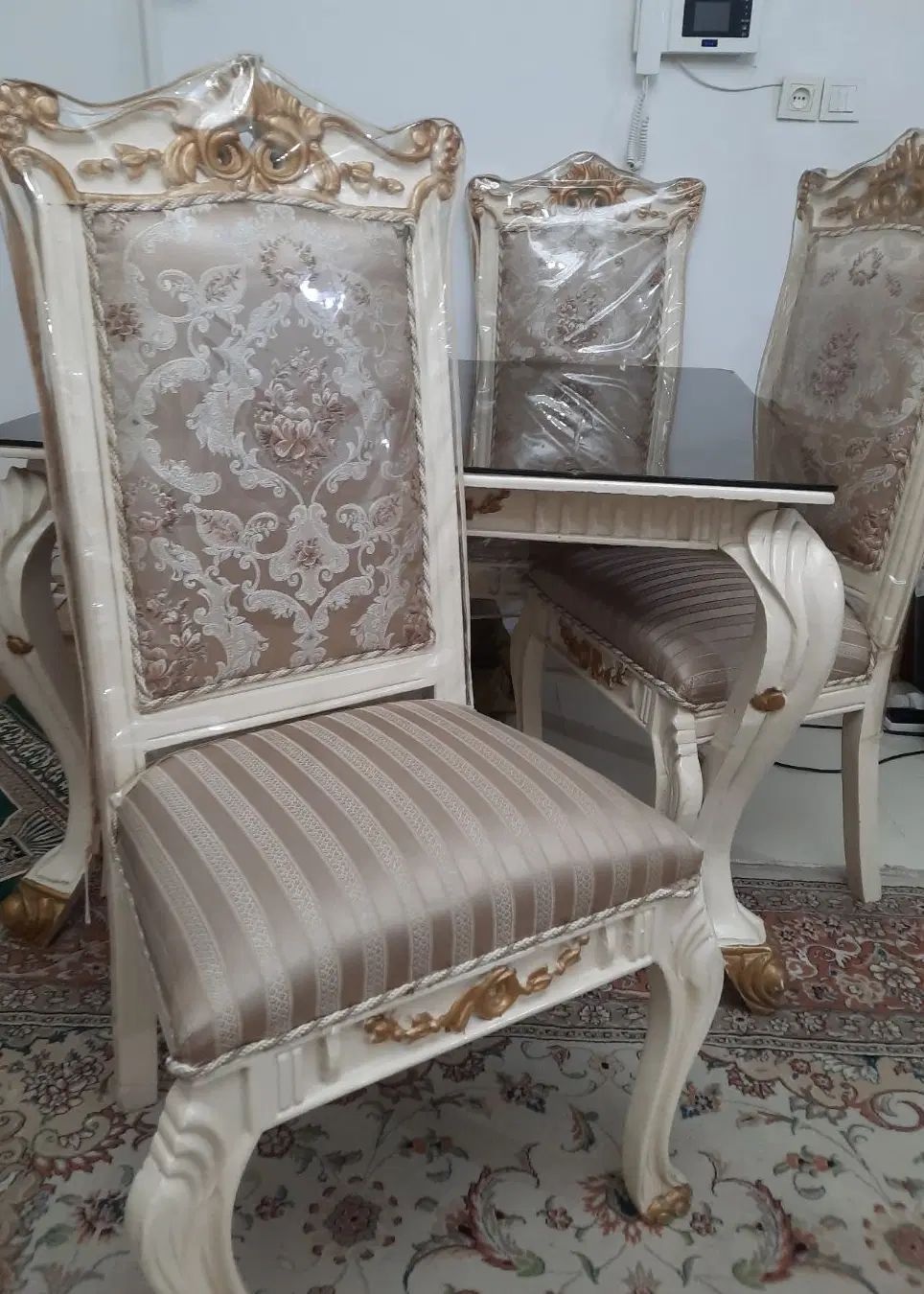 میز نهار خوری ۴ نفره|میز و صندلی غذاخوری|رشت, شالکو|دیوار
