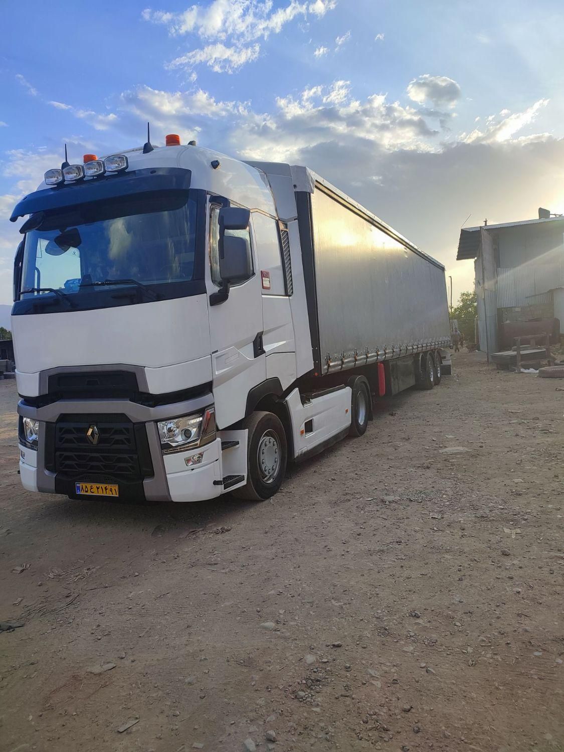 تعدادی تریلی فروشی|قطعات یدکی و لوازم جانبی|شیراز, باغ تخت|دیوار