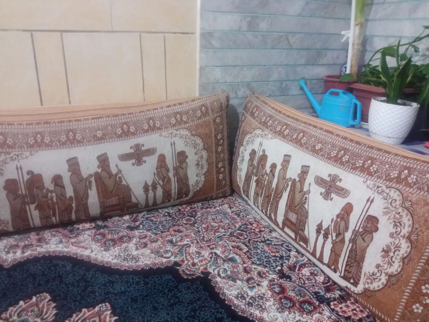 پشتی قالیچه ای، تمیز مرتب|مبلمان خانگی و میز عسلی|شیراز, لشکری‎|دیوار