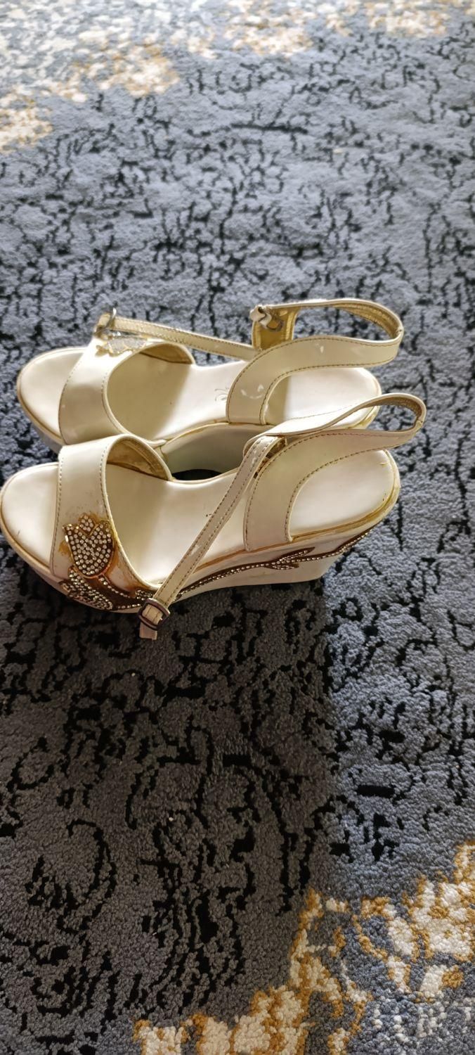 یک عدد صندل سفید|کیف، کفش، کمربند|یاسوج, |دیوار