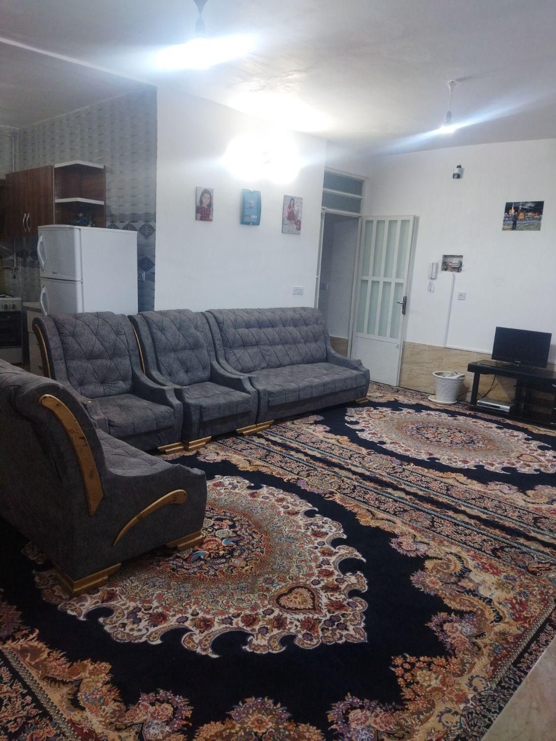 محیط امن و آرام نزدیک خیابان نوساز|اجارهٔ کوتاه‌مدت آپارتمان و سوئیت|شیراز, شهرک امام حسین|دیوار