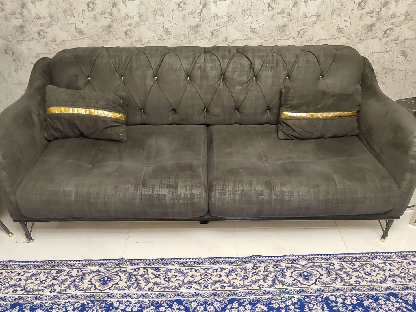 مبل در حد نو کلا 1 سال استفاده شده خیلی تمیز هست|مبلمان خانگی و میز عسلی|تهران, تهران‌نو|دیوار