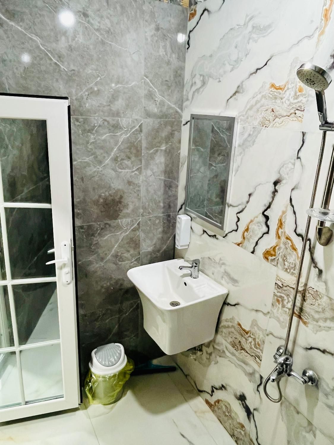 سوییت مبله آپارتمان رفاهی شبانه نصفه روز/گلشه|اجارهٔ کوتاهمدت آپارتمان و سوئیت|بندرعباس, |دیوار