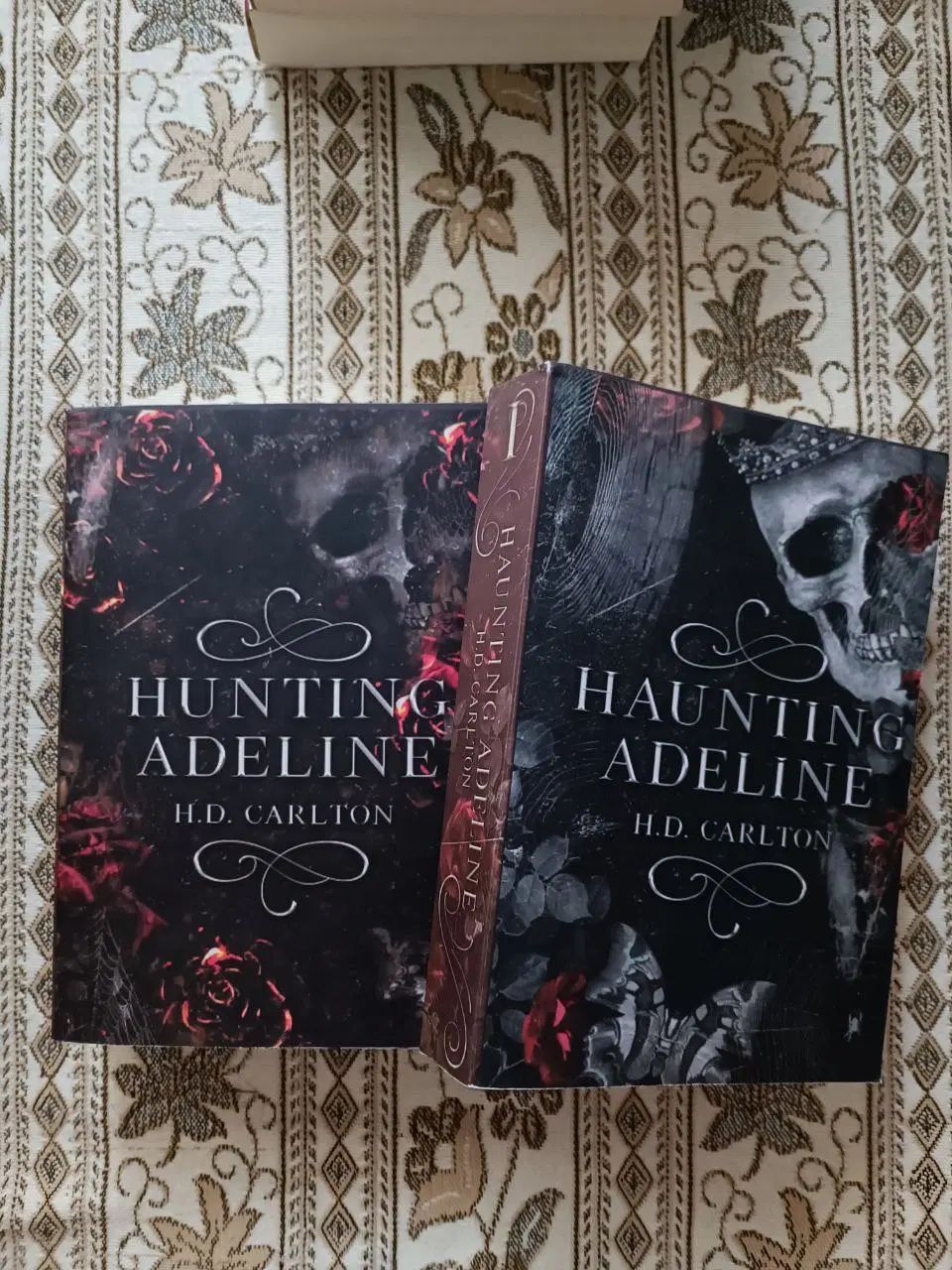 Haunting Adeline|کتاب و مجله آموزشی|رشت, پارک شهر|دیوار