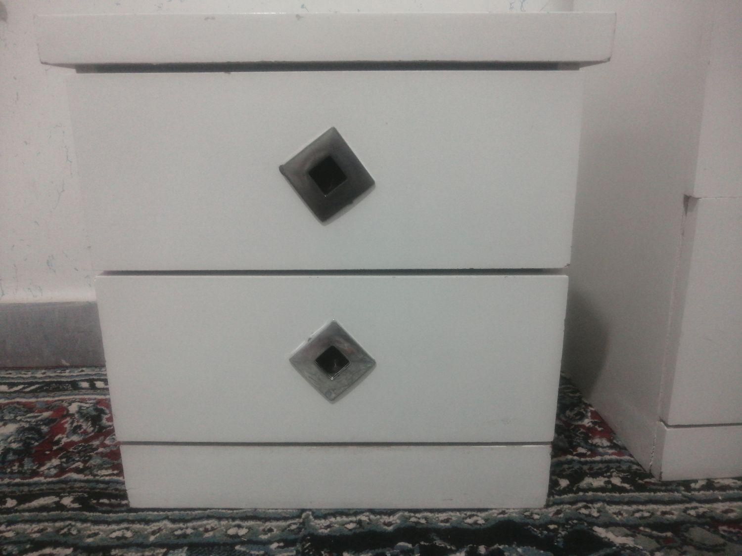 تخت سفید دونفره، دوعدد کفی محکم، اینه،پاتحتی،دراور|تخت و سرویس خواب|یاسوج, |دیوار