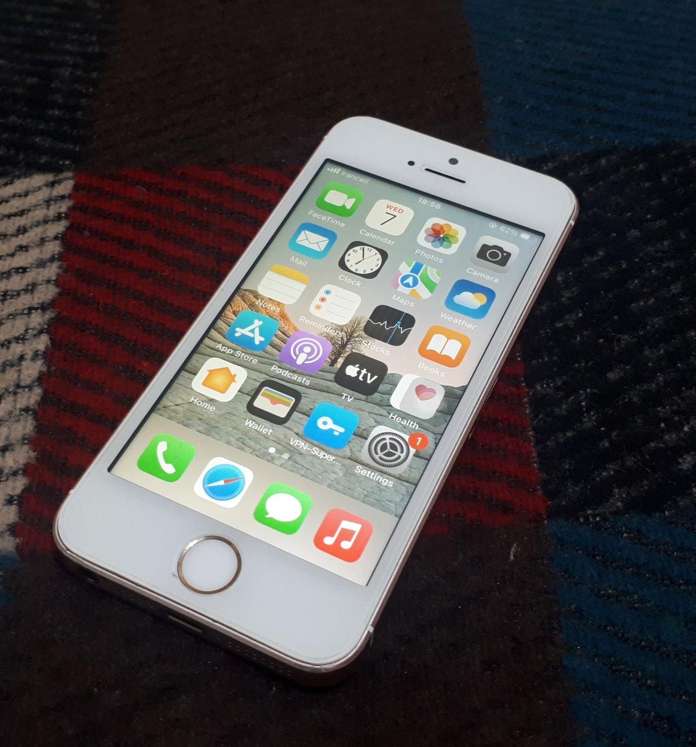 اپل iPhone 5se با حافظهٔ ۱۶ گیگابایت|موبایل|همدان, |دیوار