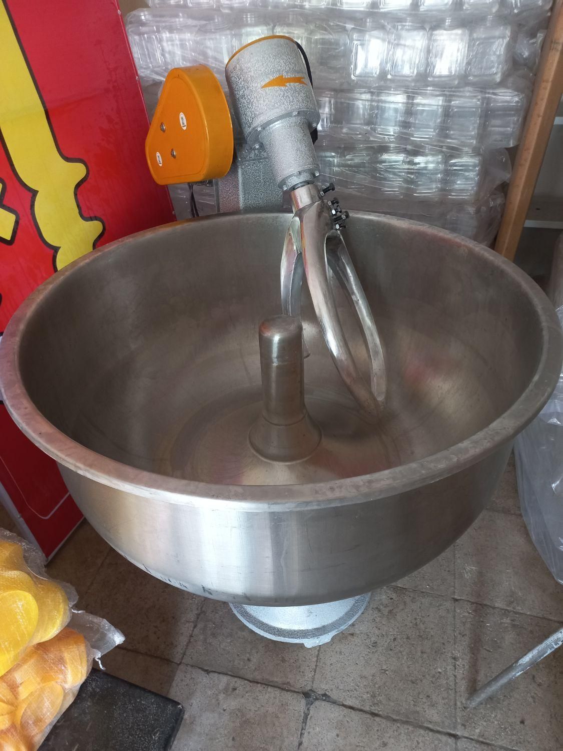 خمیر کن ۱۸۰ کیلویی تک فاز و آسیاب ۳ فاز|ماشین‌آلات صنعتی|کرمان, |دیوار