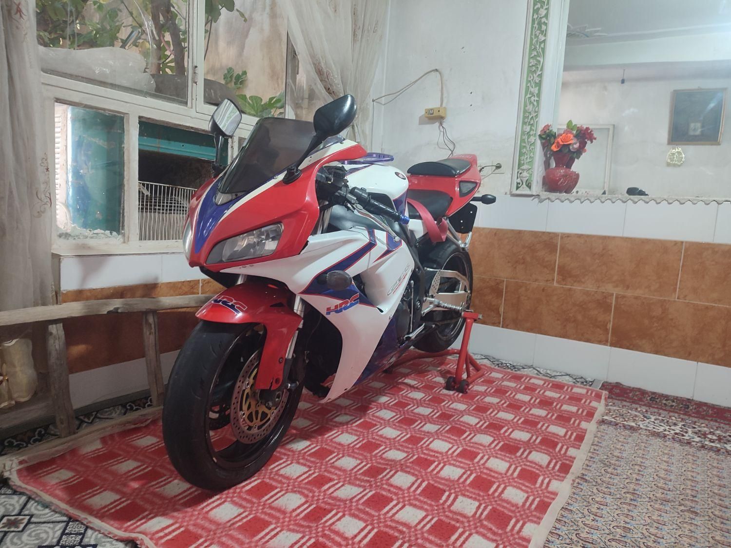 cbr1000rr|موتورسیکلت|تهران, سعادت‌آباد|دیوار