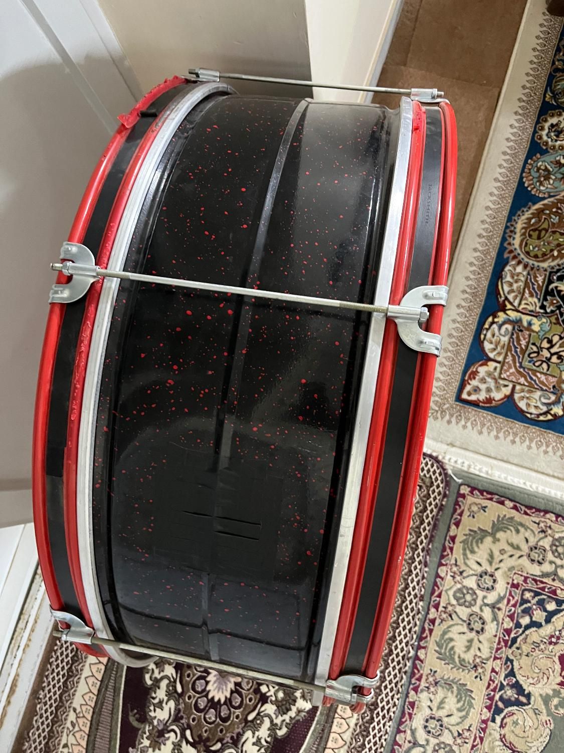 طبل ۸۰ نو|درام و پرکاشن|نیشابور, فضل|دیوار