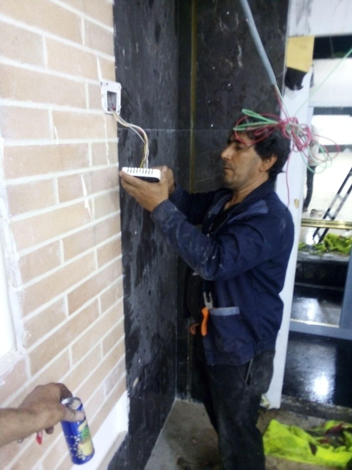 اسپلیت صالح۱۳۷۹|کولر گازی و فن‌کوئل|کرمان, |دیوار