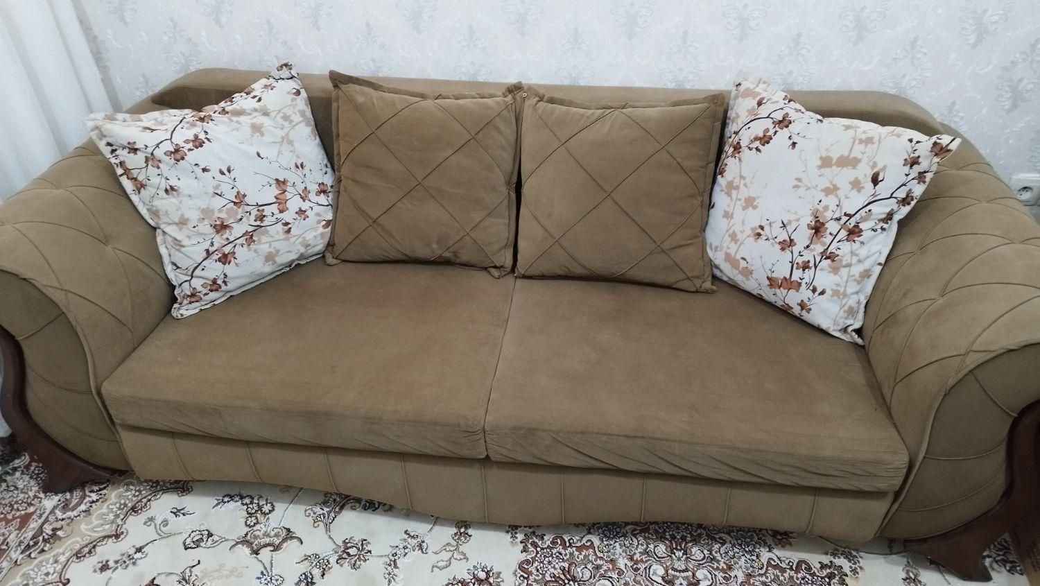 یک دست مبل هفت نفره با میز وسط در حد نو محکم وتمیز|مبلمان خانگی و میز عسلی|آبادان, |دیوار