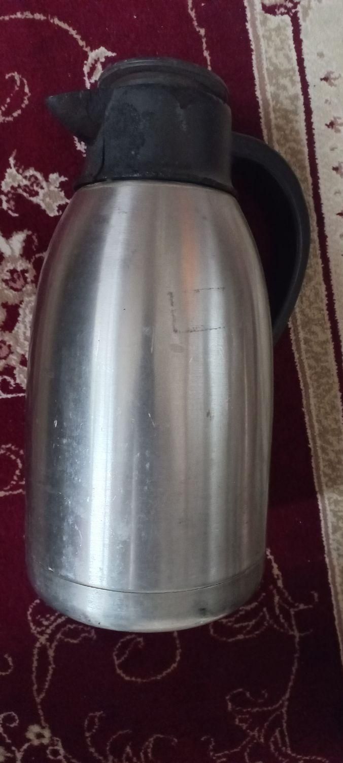 یک عدد فلاکس چای که سرش شکسته|قوری، کتری، قهوه‌ساز دستی|قزوین, |دیوار