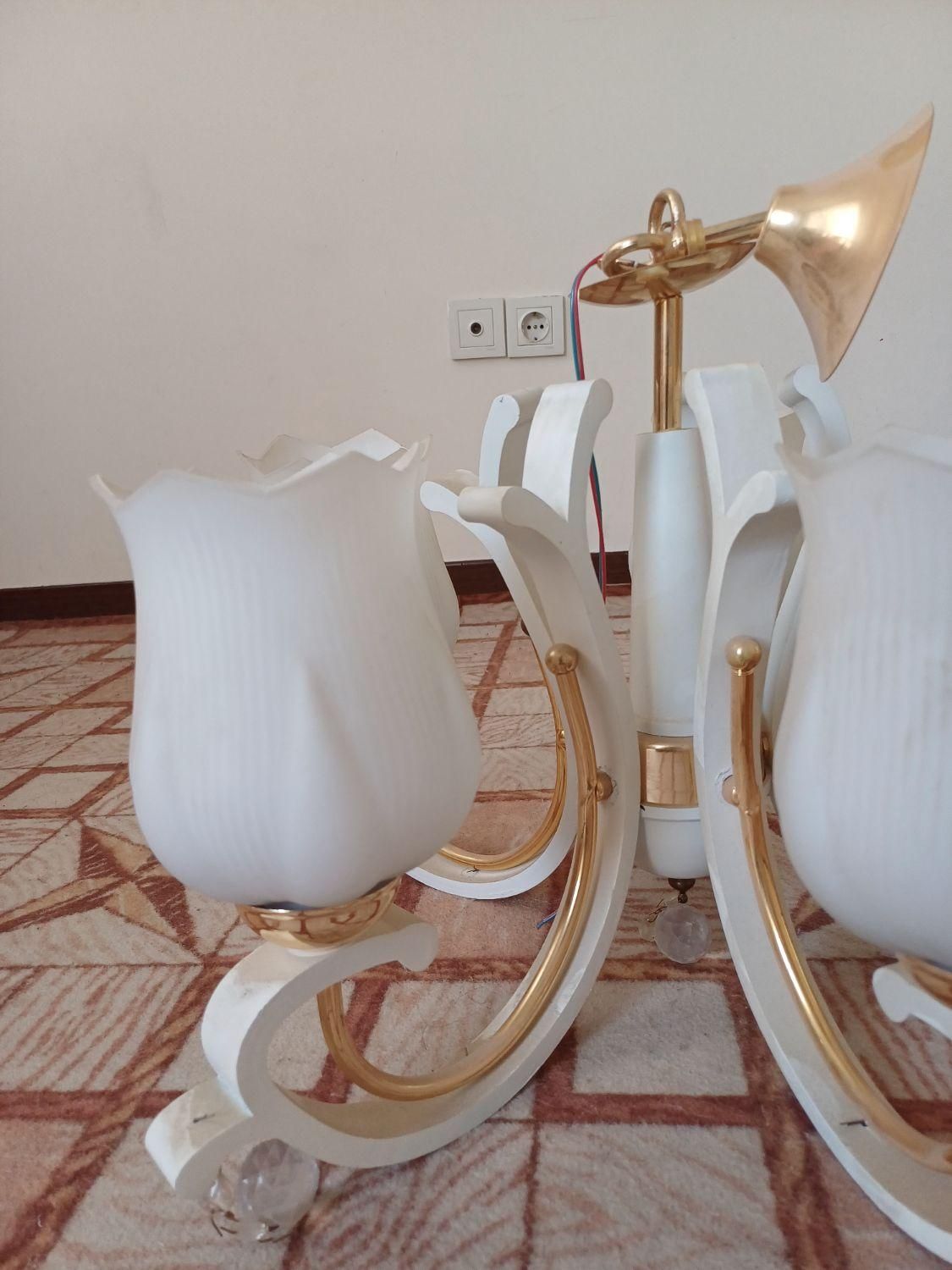 لوستر پنج شاخه چشمه نور جفت|لوستر و چراغ آویز|کرج, شهرک جهان‌نما|دیوار