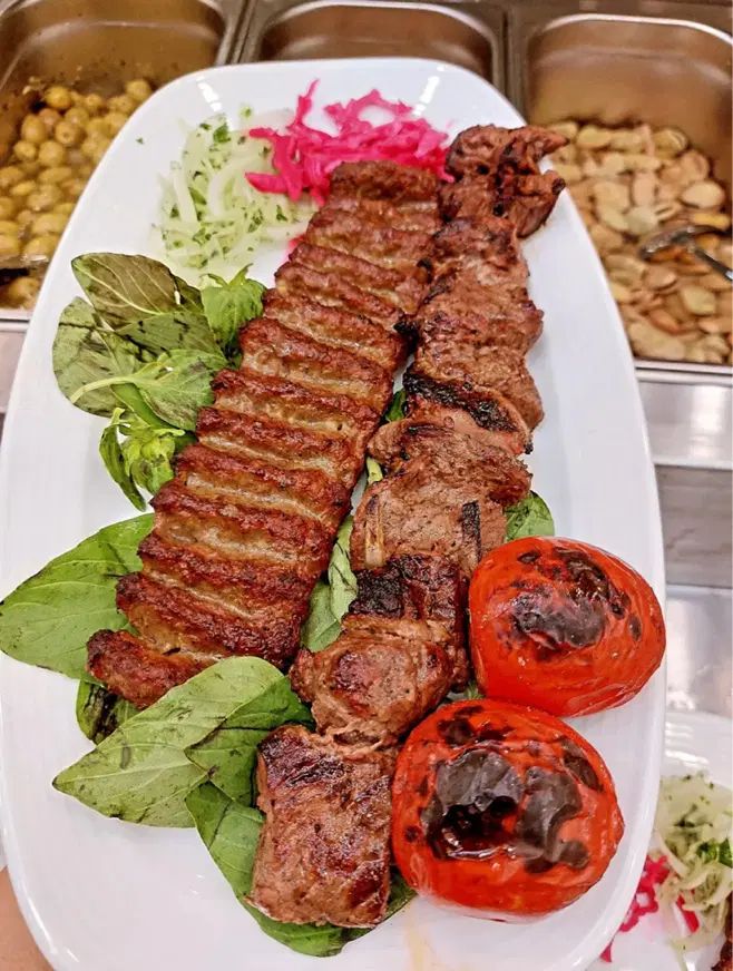 جذب نیروی آقا و خانم برای کافه رستوران رامین|استخدام خدمات فروشگاه و رستوران|فومن, |دیوار