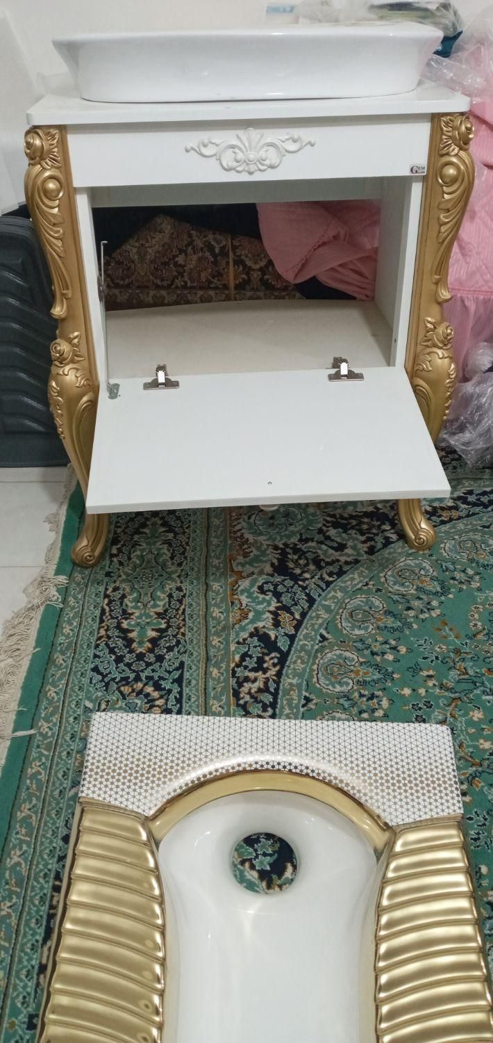 سنگ توالت و میزش نونو ..|اشتراک سفر|بروجرد, |دیوار