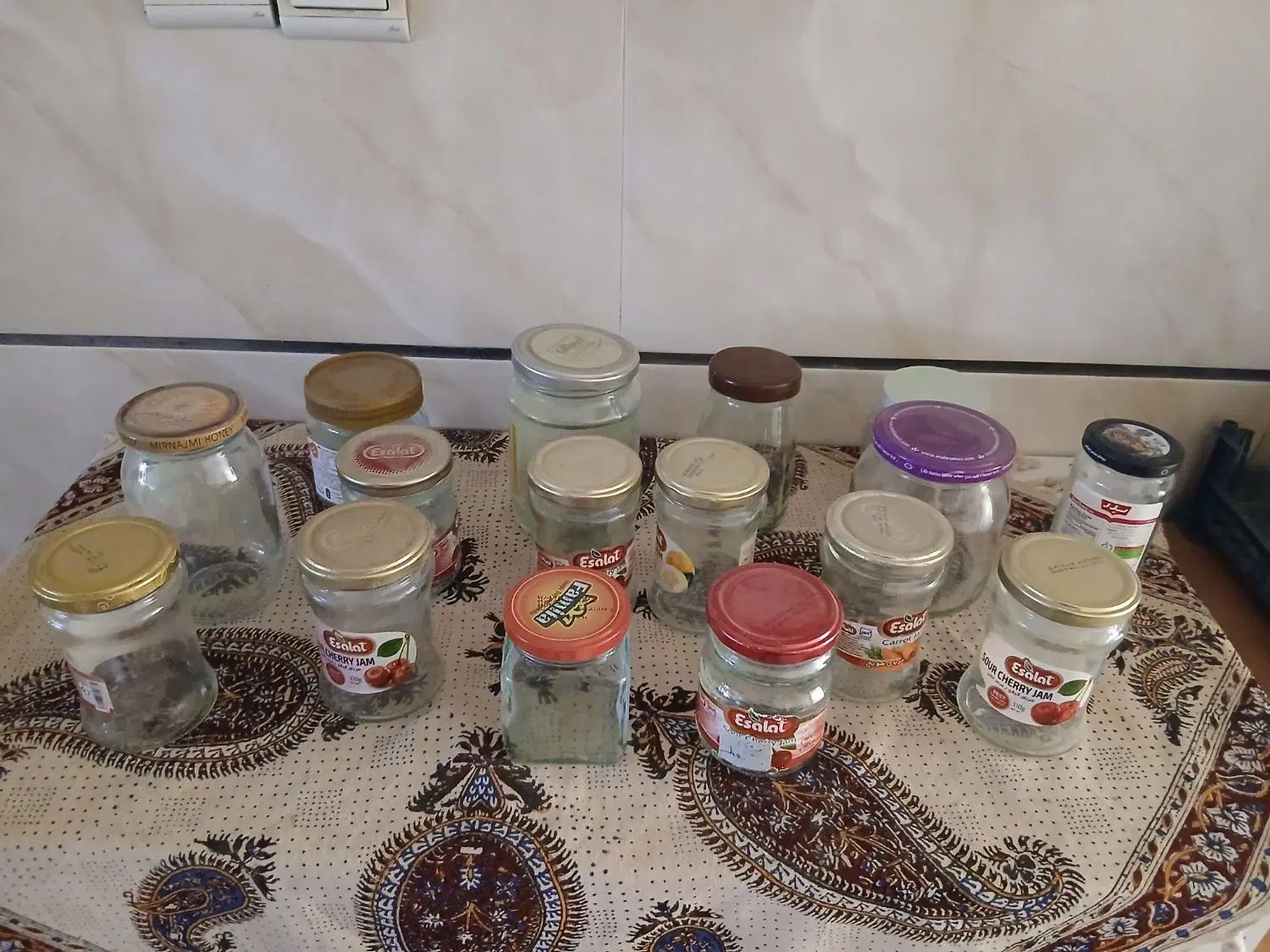 شیشه مربا و ترشی و رب|ظروف نگهدارنده، پلاستیکی، یک‌بارمصرف|اصفهان, شیخ اشراق|دیوار