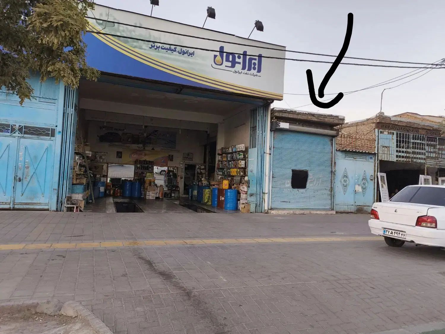 مغازه 20 متری دارای تجاری دائم نبش خیابان حر|اجارهٔ مغازه و غرفه|مشهد, شهرک شهید باهنر|دیوار