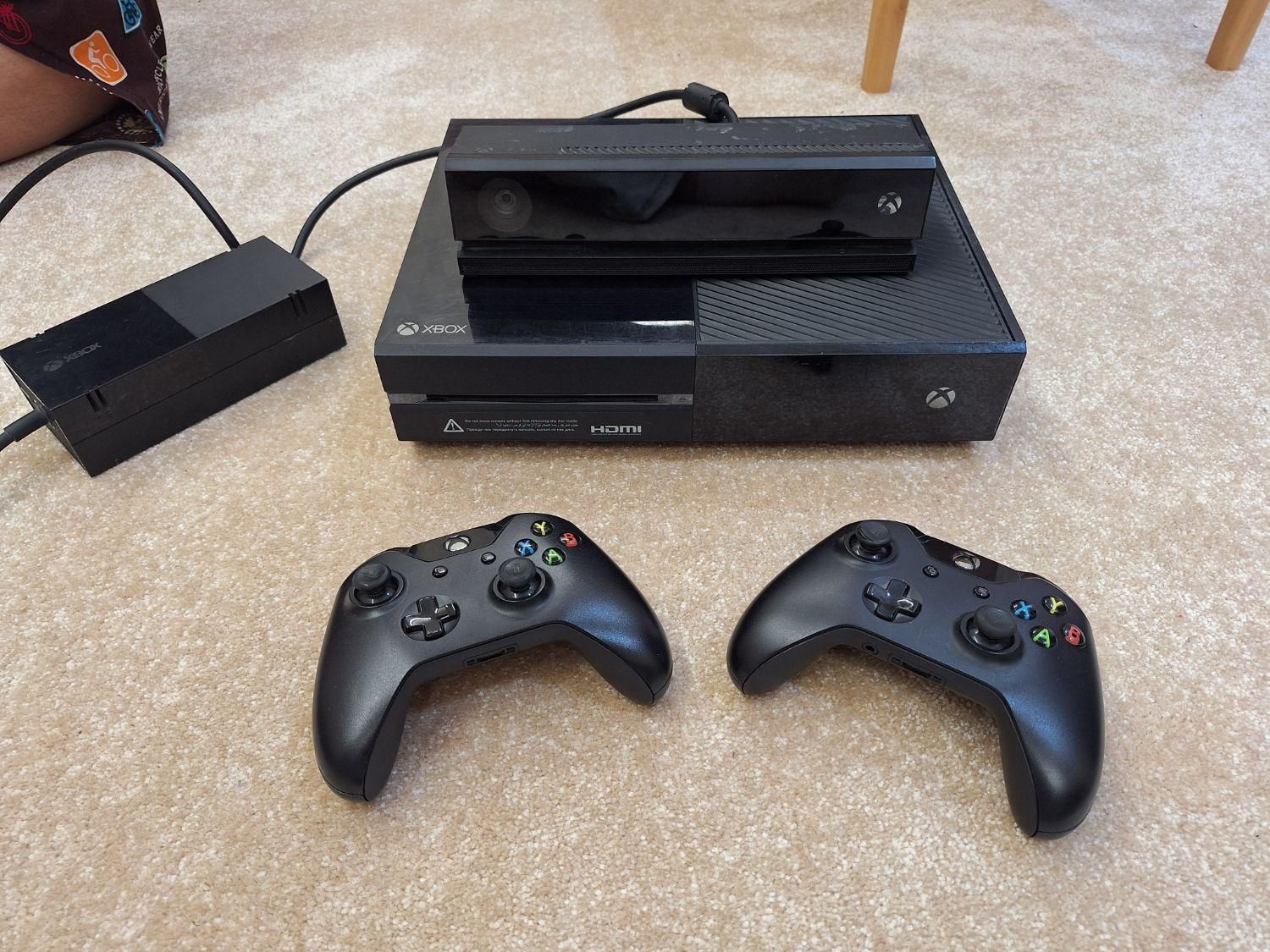 کنسول بازی Xbox one به همراه بازی های مختلف|کنسول، بازی ویدئویی و آنلاین|شیراز, شهرک والفجر|دیوار