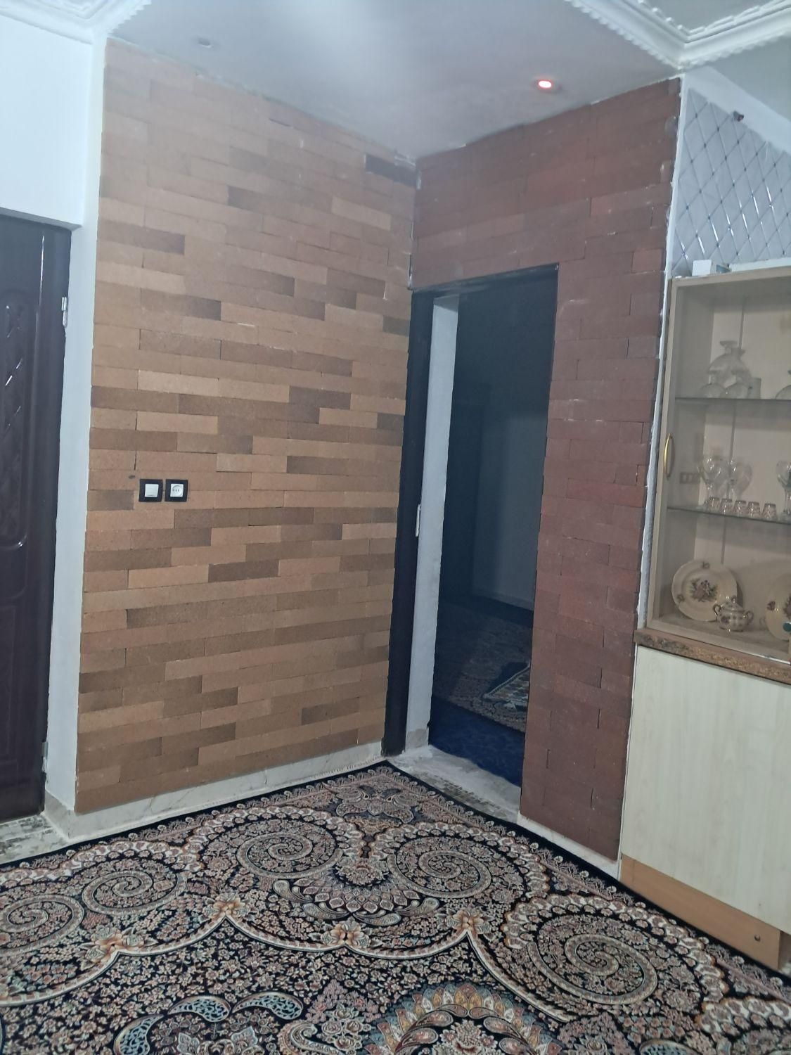 کاشی سرامیک چسبی دوغابی بازسازی|خدمات پیشه و مهارت|همدان, |دیوار