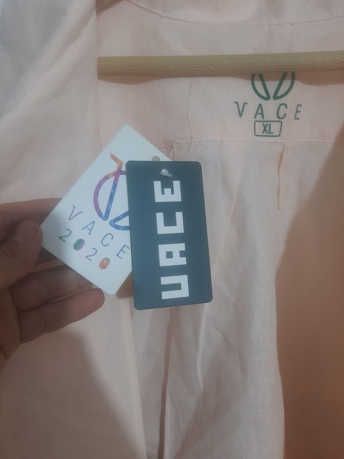 دوعددپیراهن|لباس|بومهن, |دیوار